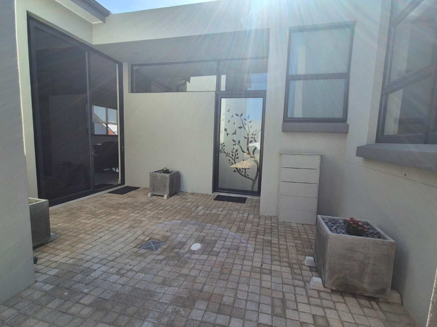 4 Bedroom Property for Sale in Outeniquasbosch Western Cape